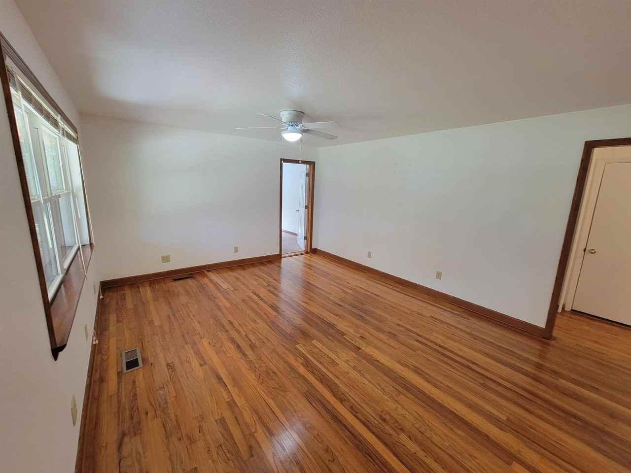 1526 Highland Dr - Photo 3 of 27