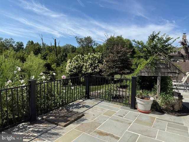 2429 April Dr - Photo 5 of 29