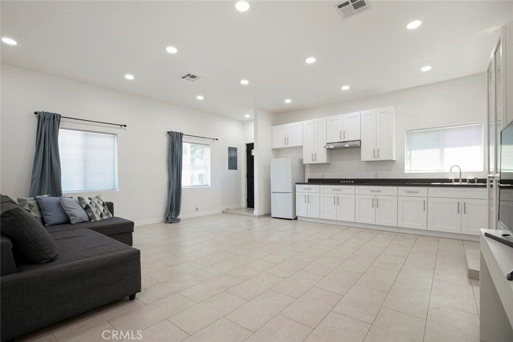 18243 Donmetz St - Photo 2 of 14