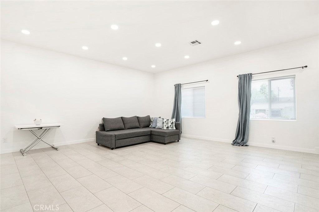 18243 Donmetz St - Photo 4 of 14