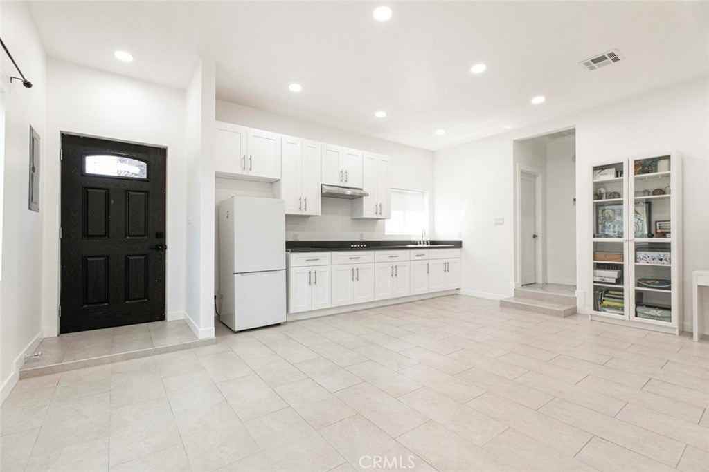 18243 Donmetz St - Photo 6 of 14