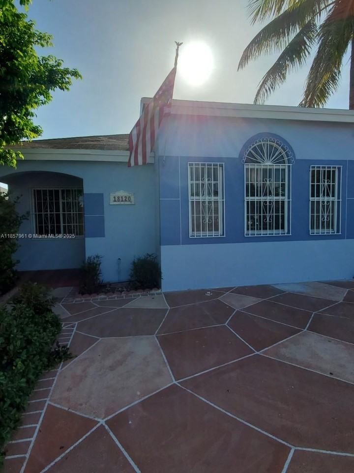 18120 Sw 137th Path - Photo 2 of 7