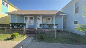 823 Avenue K - Photo 1 of 1