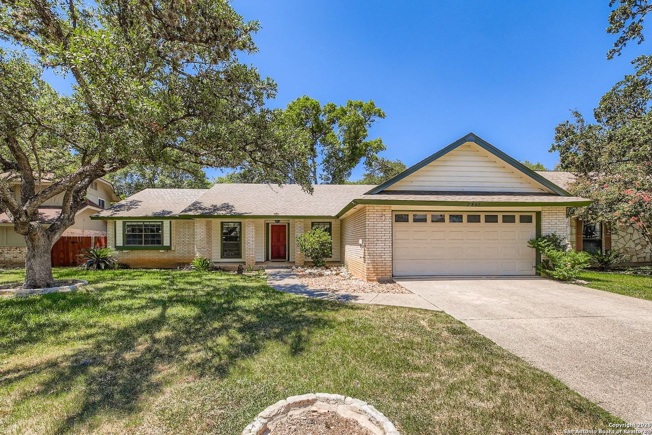 2807 Bee Cave St - Photo 2 of 28