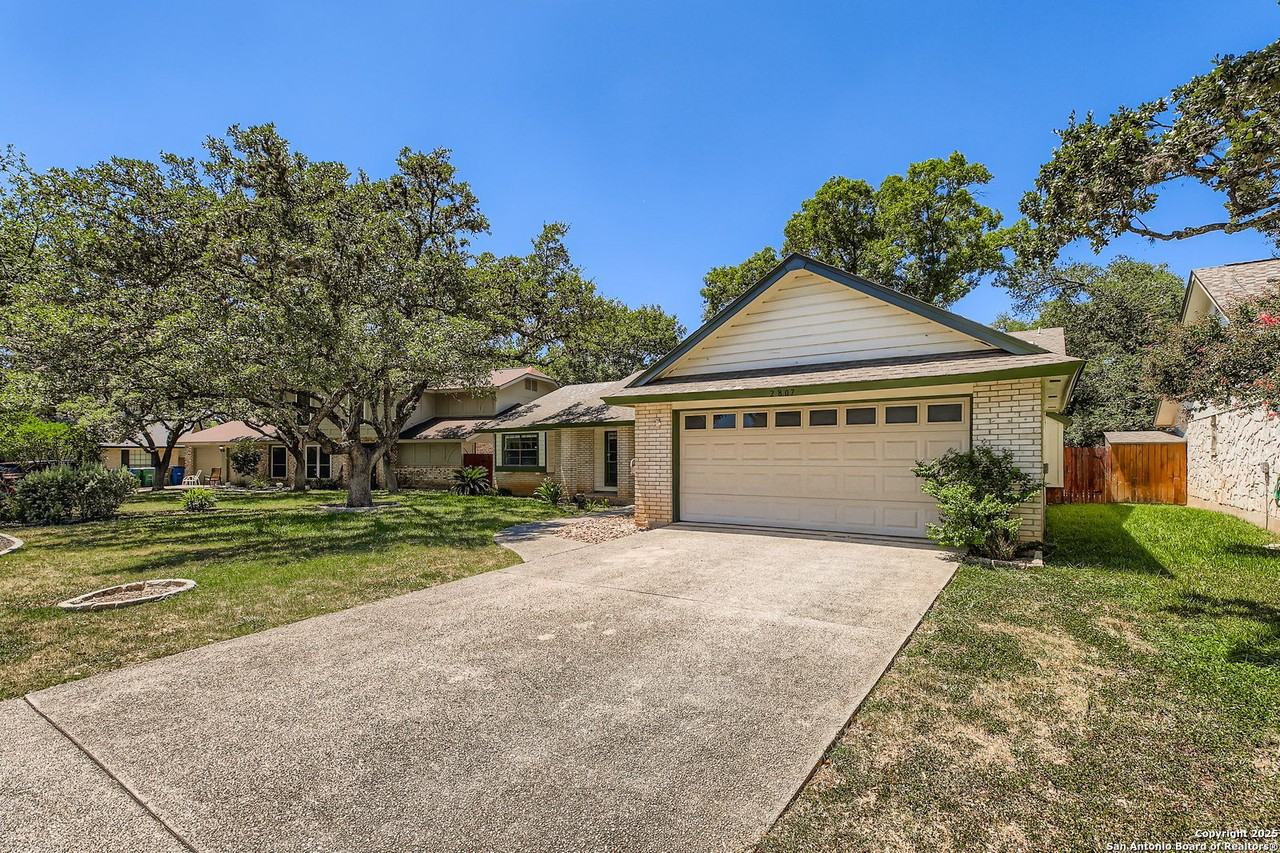 2807 Bee Cave St - Photo 3 of 28