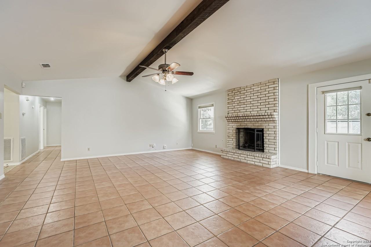 2807 Bee Cave St - Photo 7 of 28