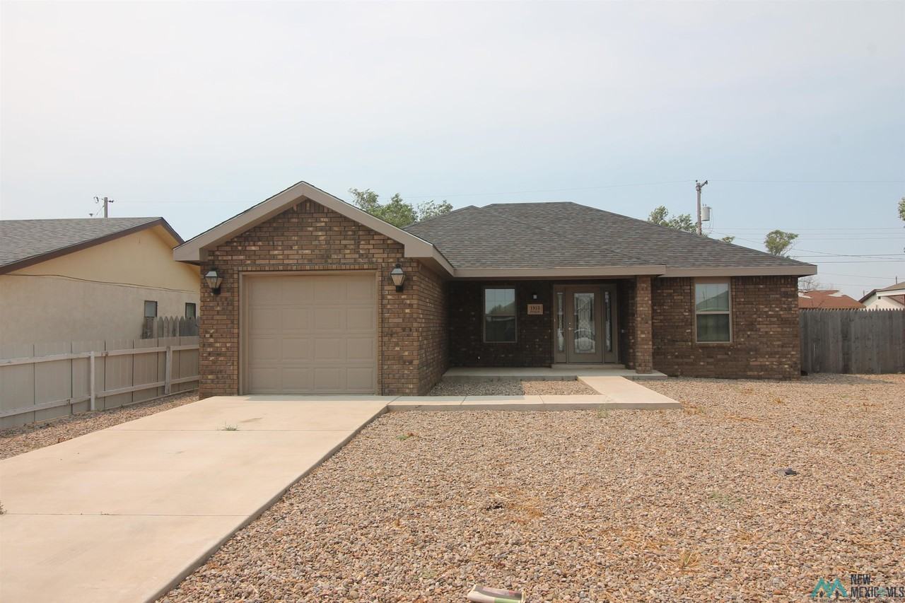 1913 Dale St - Photo 2 of 16