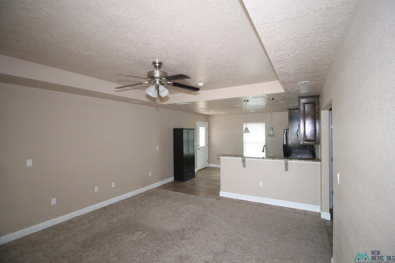 1913 Dale St - Photo 3 of 16