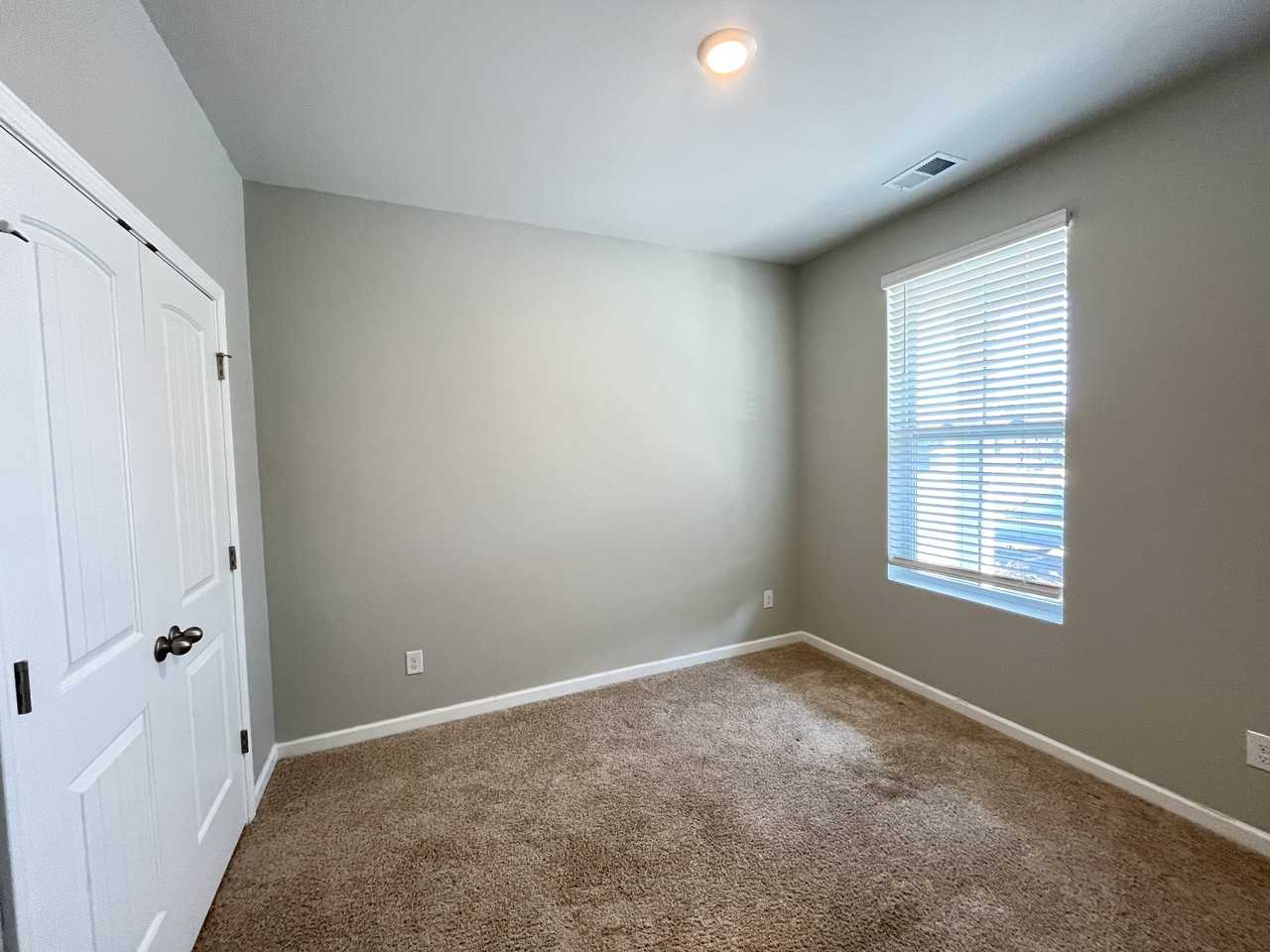 800 Dallas Dr - Photo 3 of 20