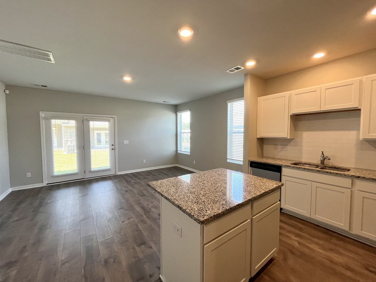 800 Dallas Dr - Photo 6 of 20