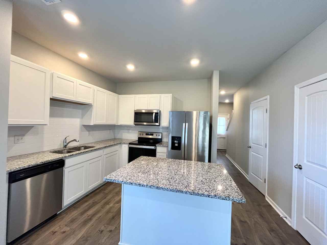 800 Dallas Dr - Photo 7 of 20