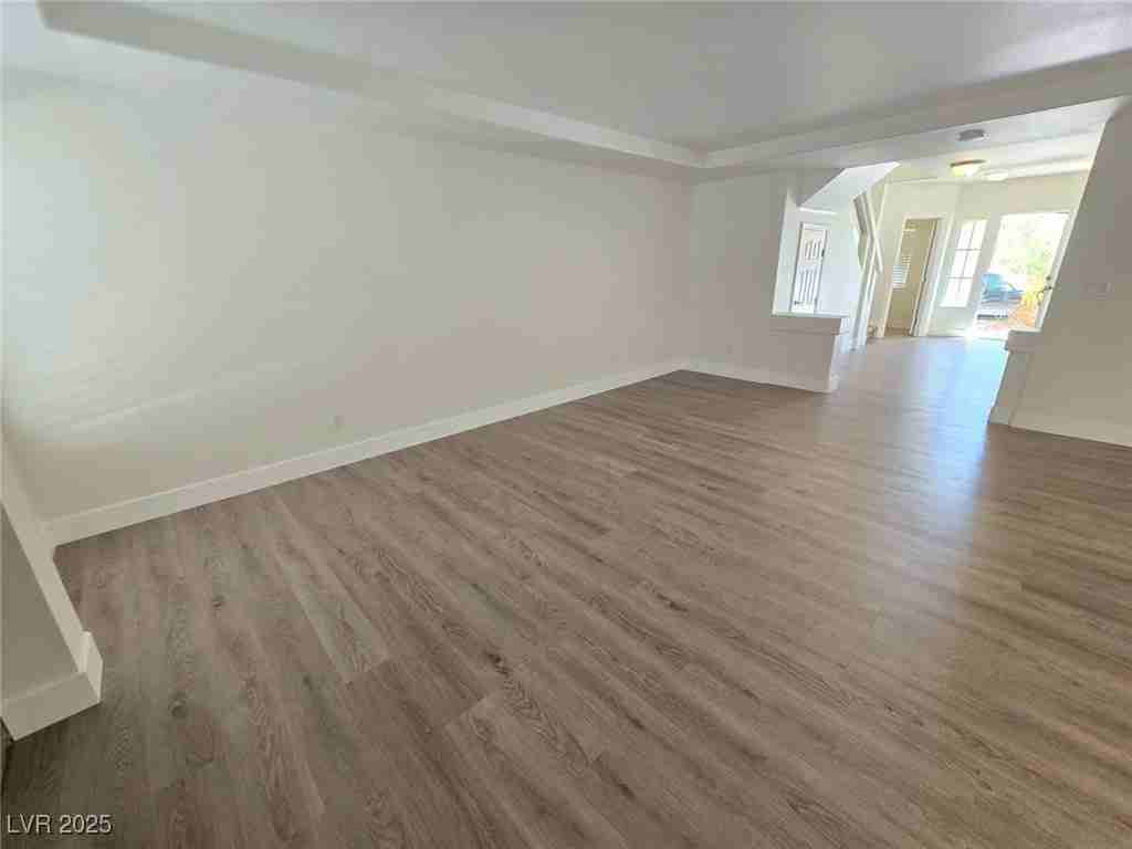 6752 Philharmonic Ave - Photo 7 of 31