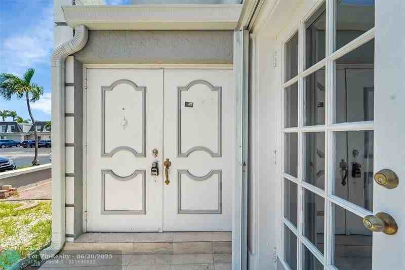 2318 Ne 7th St - Photo 6 of 34