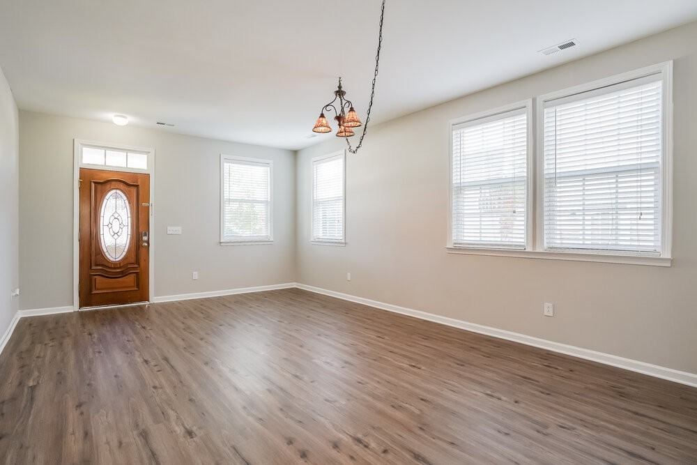 2852 Roundleaf Ct - Photo 6 of 17