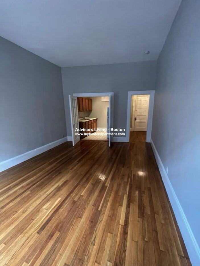 Sewall Ave #105 - Photo 3 of 11