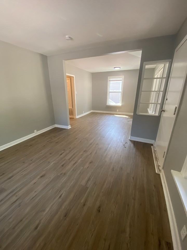 2430 Wallis Ave - Photo 2 of 11