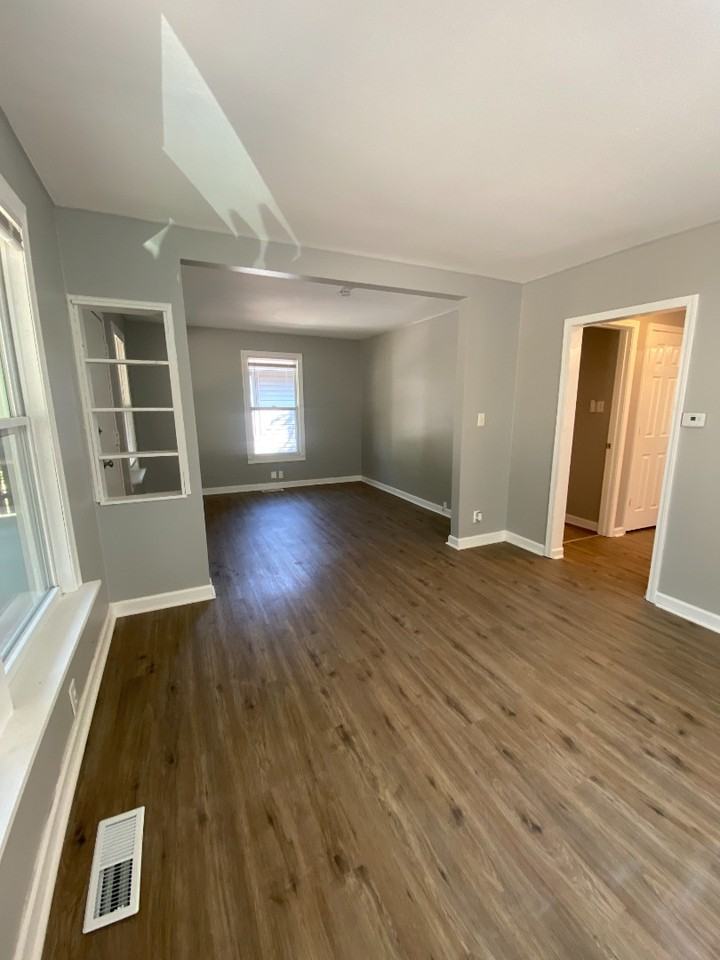 2430 Wallis Ave - Photo 3 of 11
