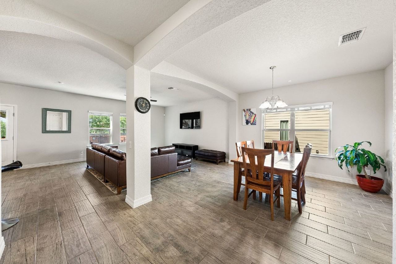 10410 Pecan Crst - Photo 3 of 50