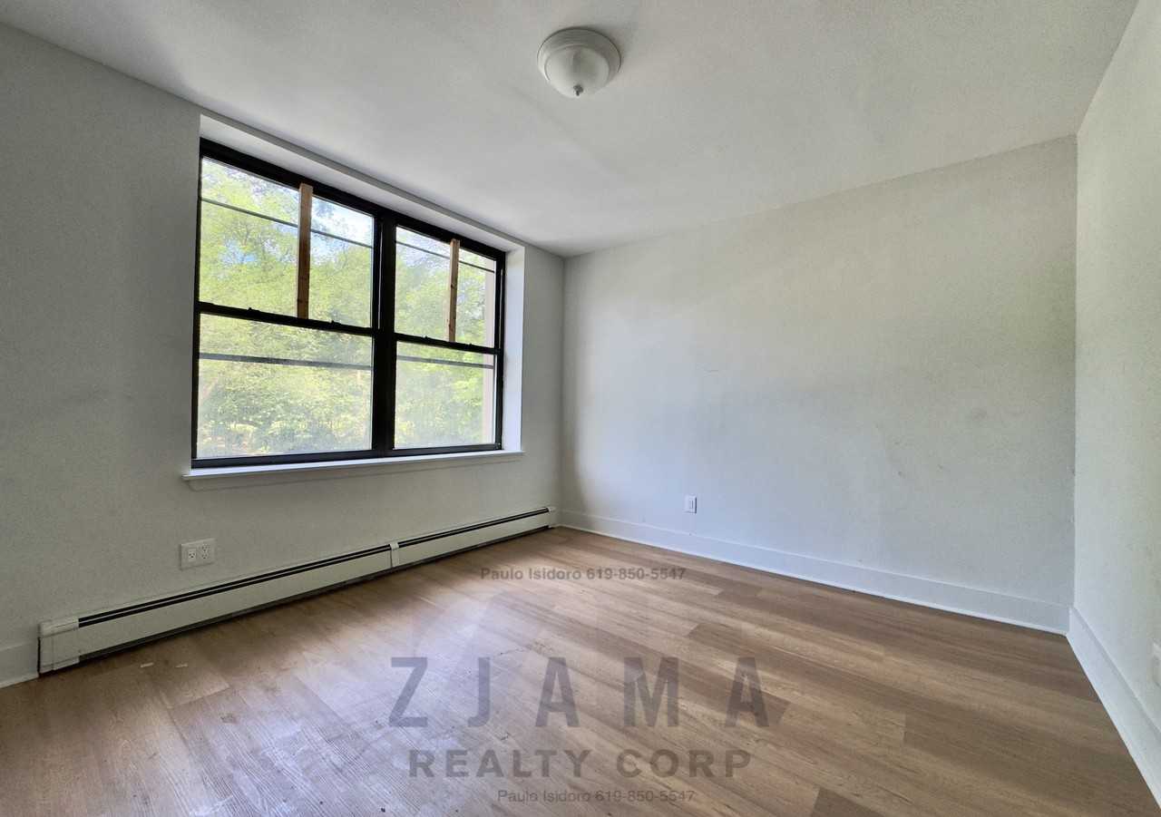 152 Parkside Ave #1K - Photo 6 of 12