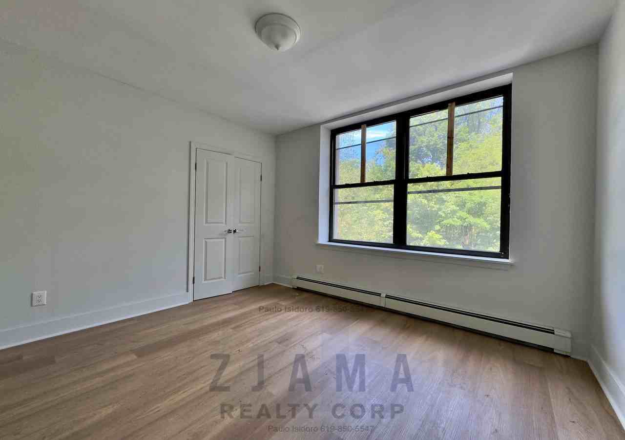 152 Parkside Ave #1K - Photo 7 of 12