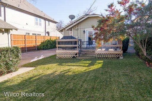 4820 Dexter Ave - Photo 3 of 12