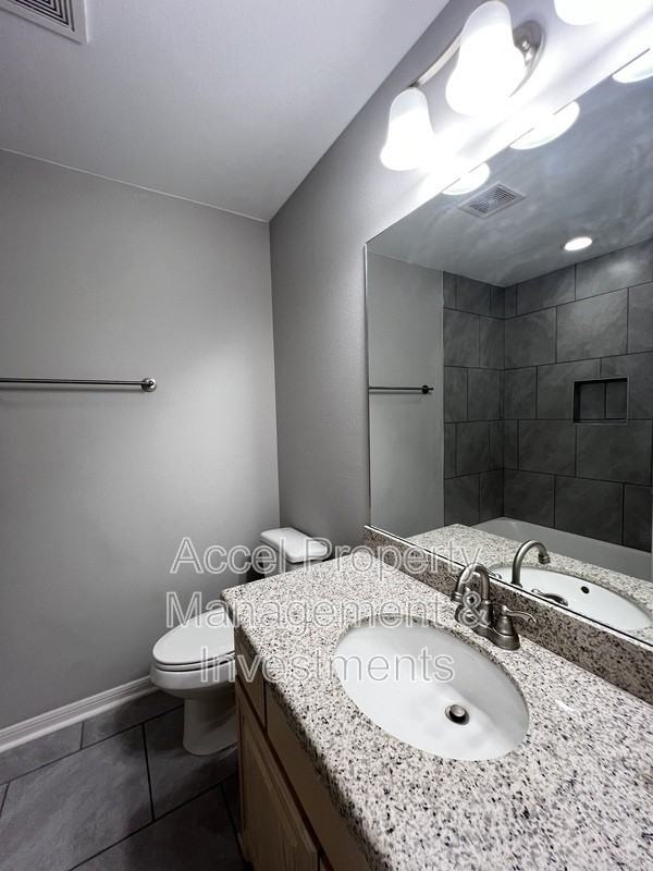 1960 Retama Street - Photo 6 of 19