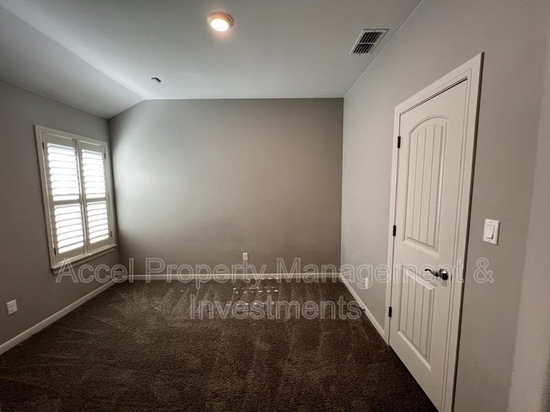 1960 Retama Street - Photo 7 of 19