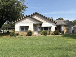 featured image of 730 W 4th St