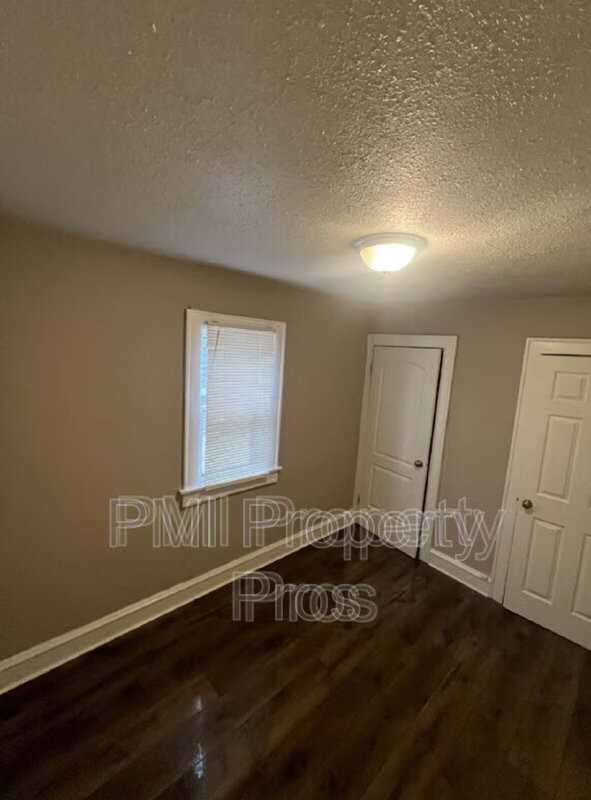 4678 N 49th St - Photo 2 of 8