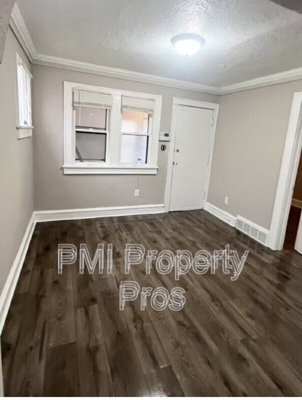 4678 N 49th St - Photo 3 of 8