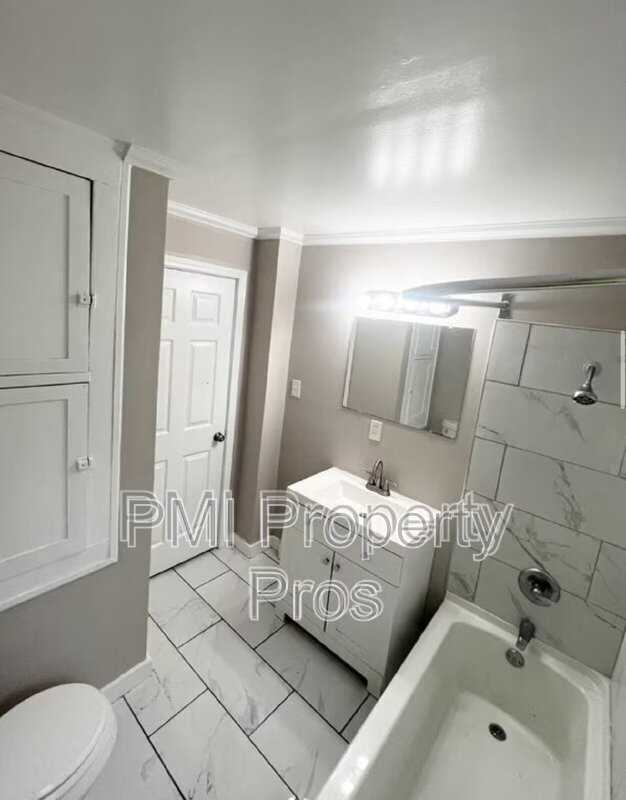 4678 N 49th St - Photo 4 of 8