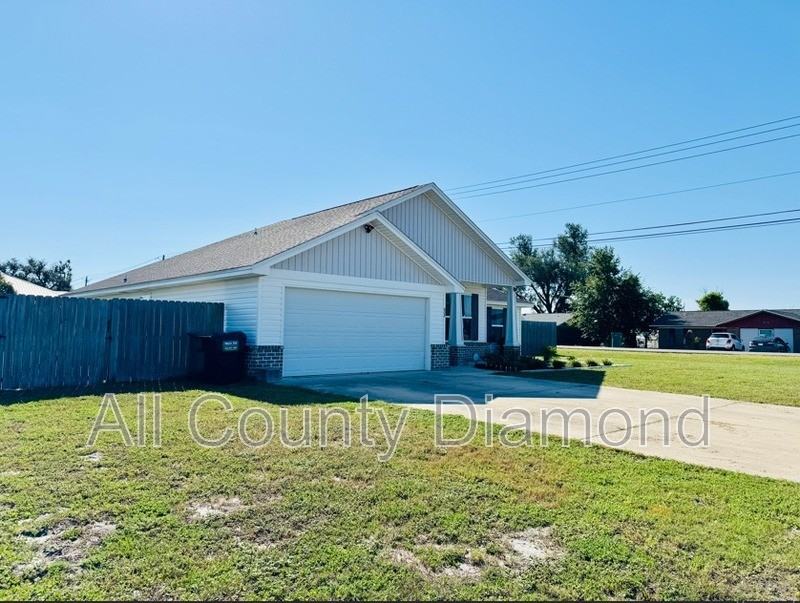 425 Shadecrest Dr - Photo 3 of 50