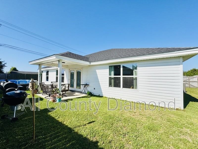 425 Shadecrest Dr - Photo 4 of 50