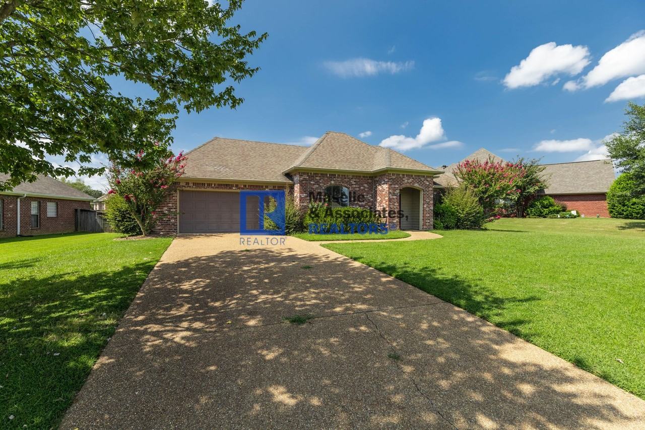 113 Providence Dr - Photo 4 of 38