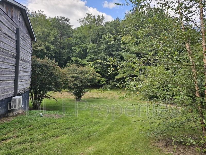 1273 Harbin Rd - Photo 3 of 15