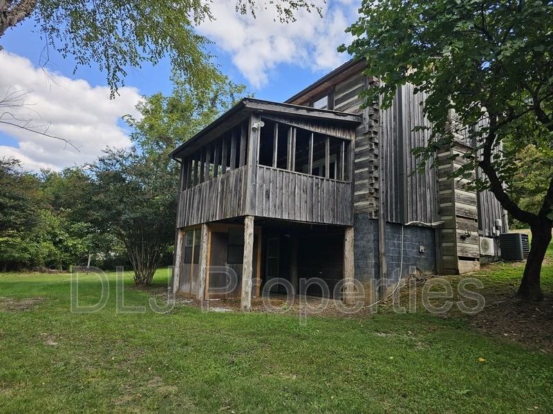 1273 Harbin Rd - Photo 4 of 15