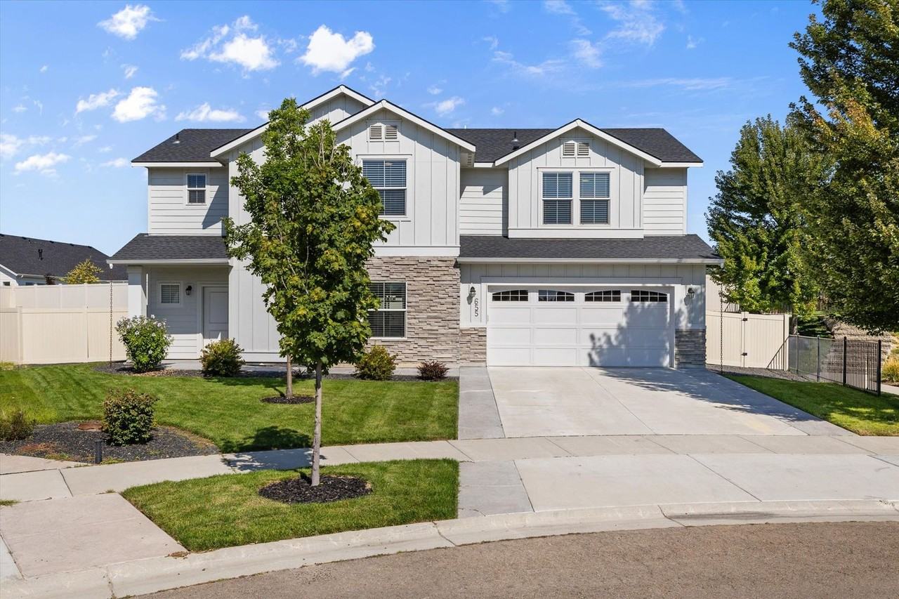 655 North Sevenoaks Avenue