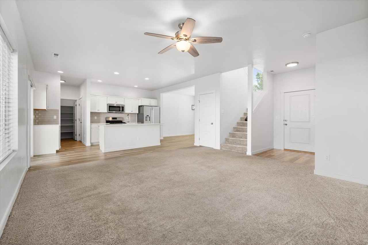 655 North Sevenoaks Avenue - Photo 2 of 30