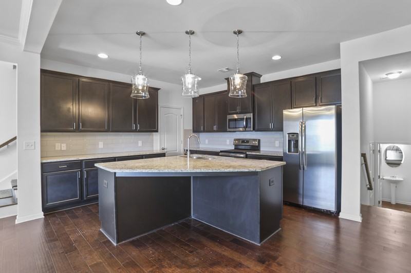 7725 Rutgers Circle - Photo 7 of 20