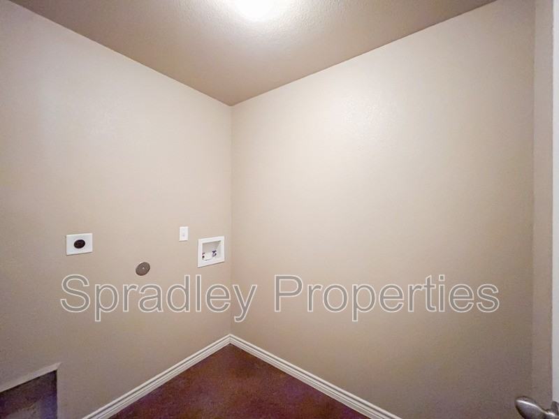 652 Laila Ln - Photo 6 of 19