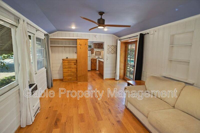 18549 Calvert St - Photo 4 of 11