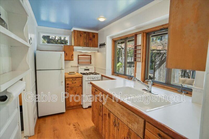 18549 Calvert St - Photo 5 of 11