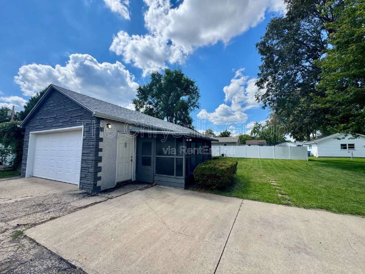 1508 Peoria St - Photo 2 of 10