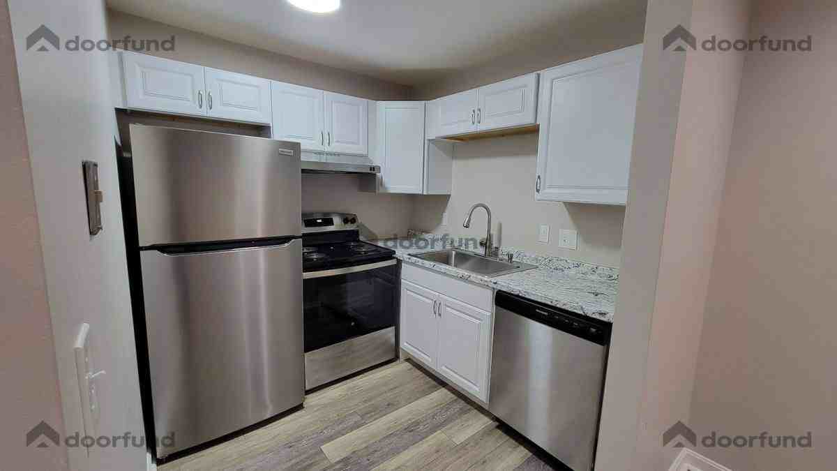 200 Columbus St #6 - Photo 2 of 7