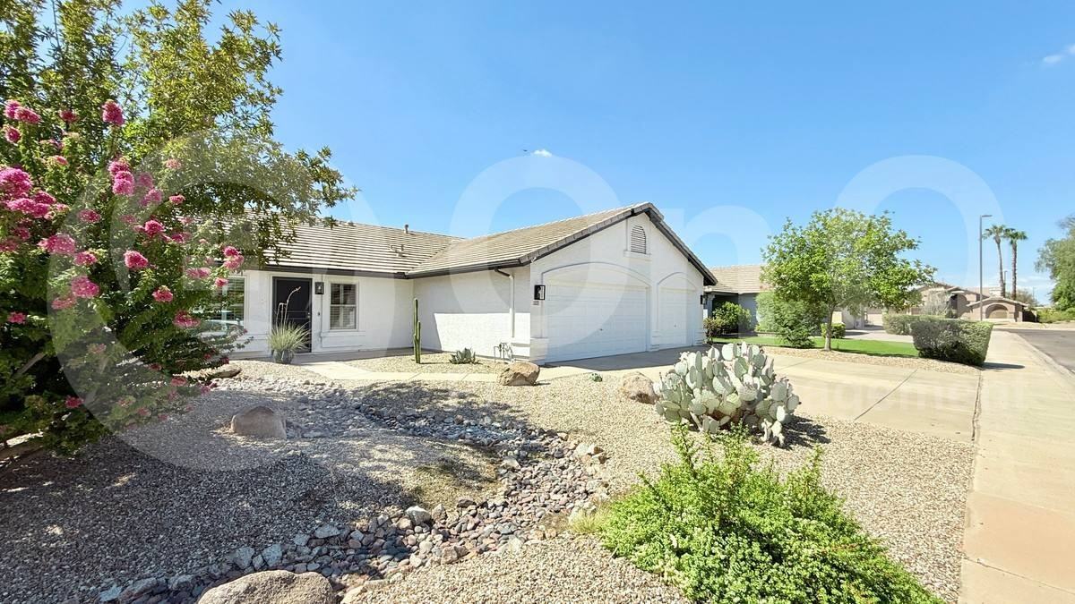 1123 E Betsy Ln - Photo 3 of 10