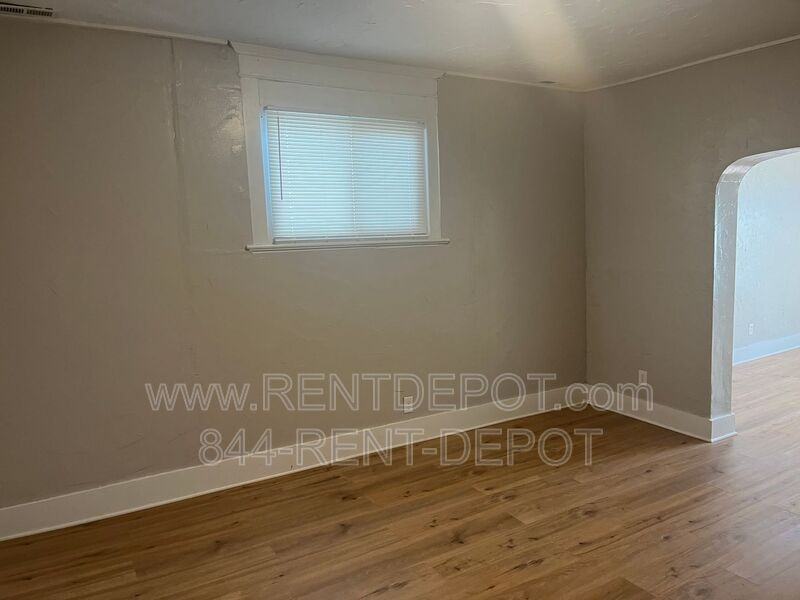 510 E Franklin St - Photo 3 of 9