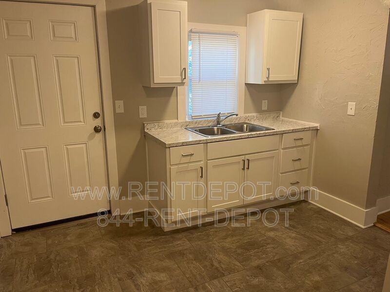 510 E Franklin St - Photo 5 of 9