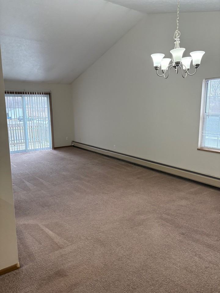 7464 Huntington Dr - Photo 3 of 5