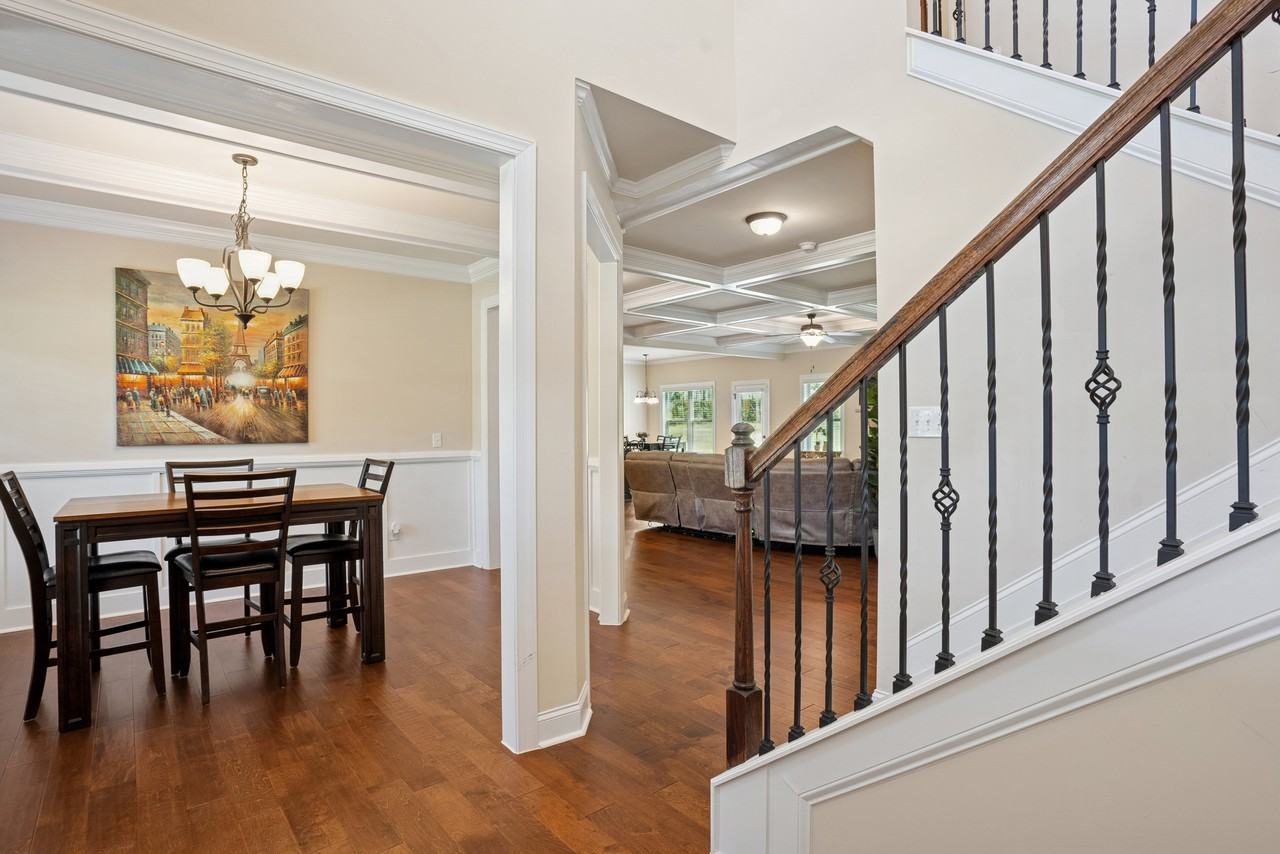 320 Homestead Cir - Photo 2 of 26