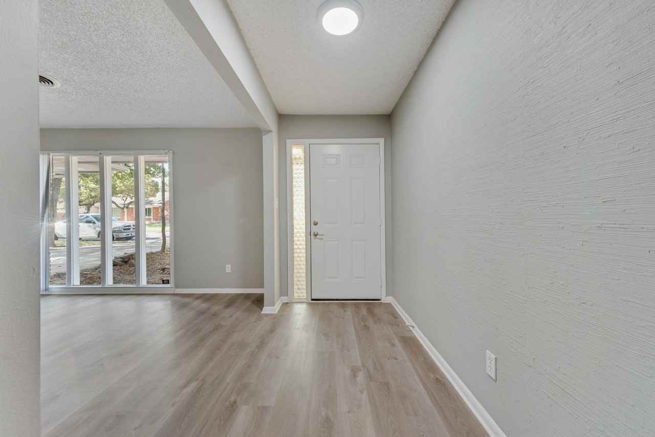 7320 Monterrey Dr - Photo 3 of 20